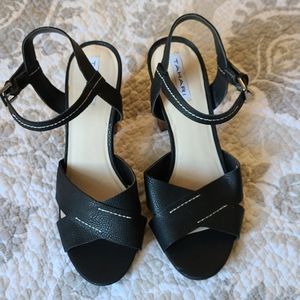 Tahari sandals